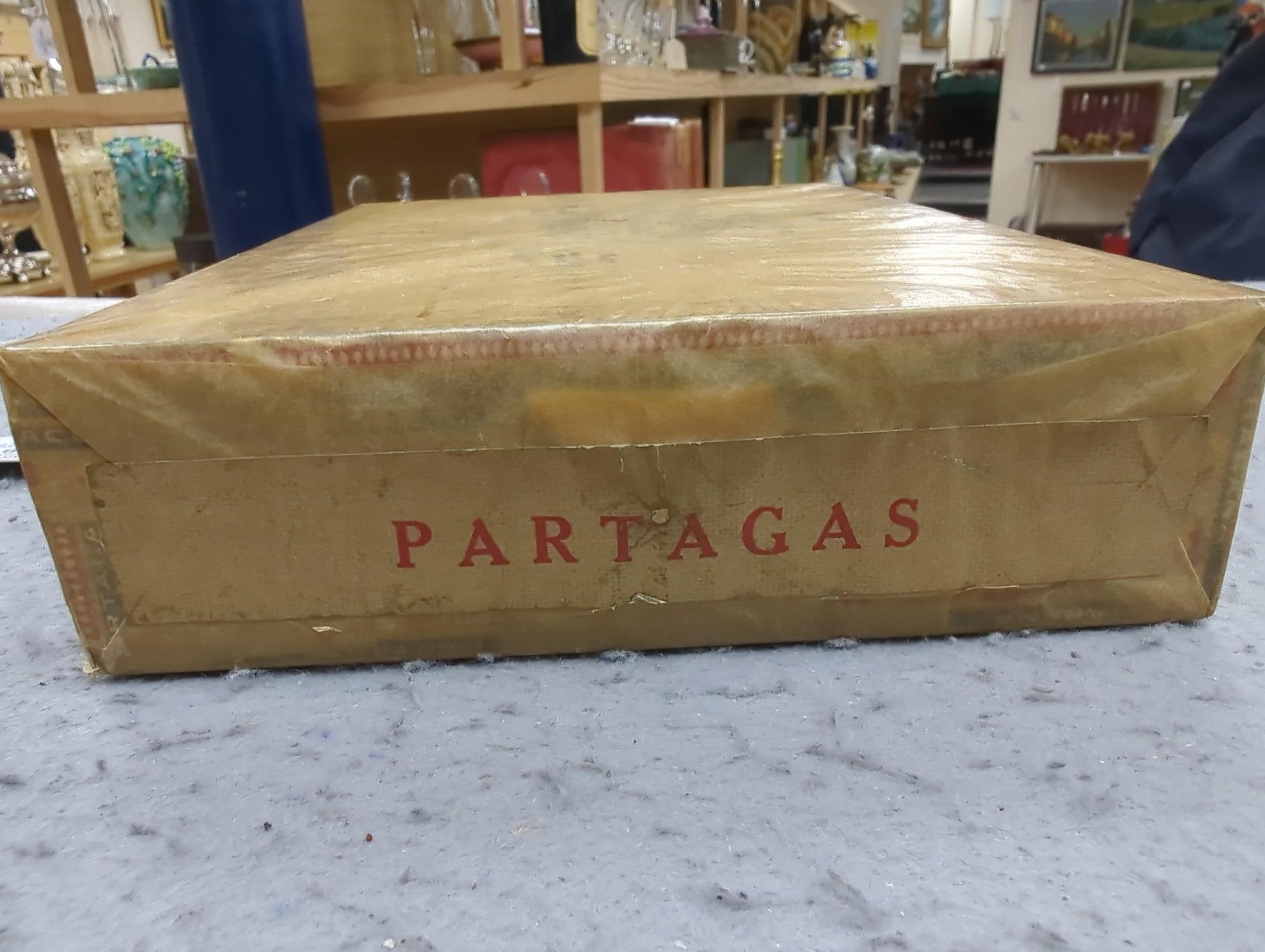 A sealed box of Flor de Tabacos de Partagas y Habana cigars, Seleccion Privada